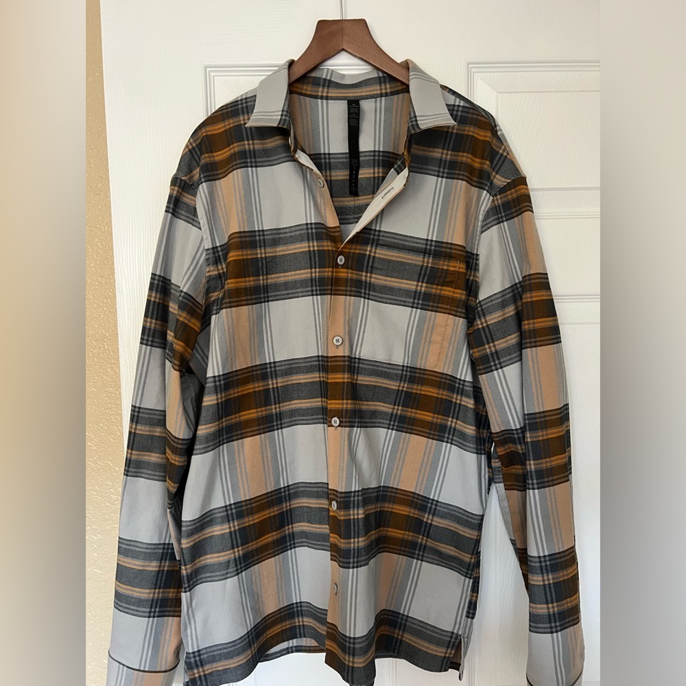 SOLD XL Lululemon Slim Fit Long Sleeved Shirt